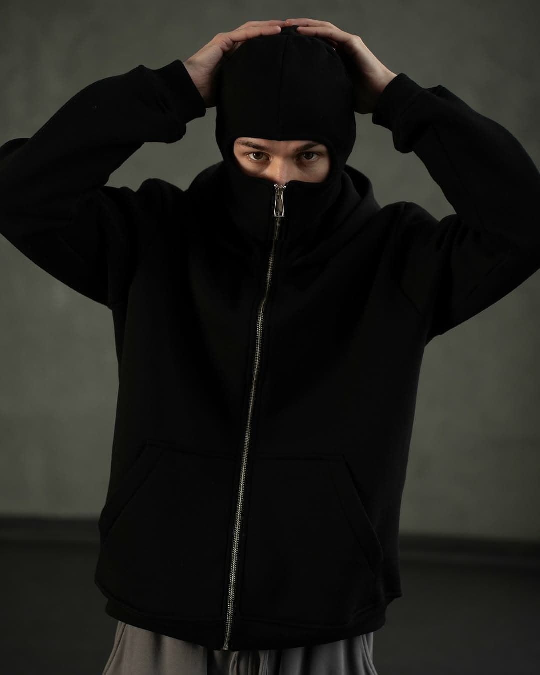 Oversized Black Full-Zip Hoodie – Streetwear Balaclava Style