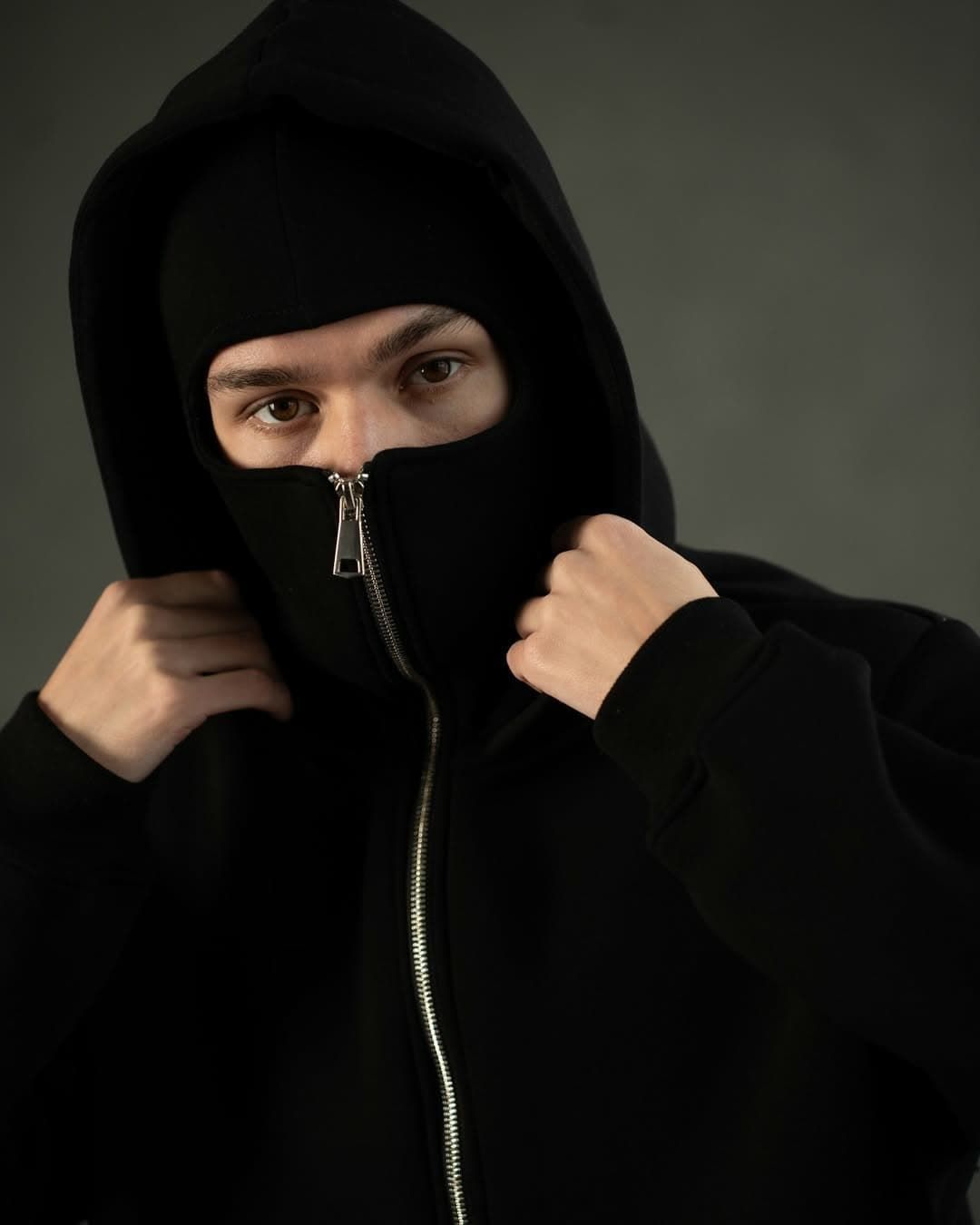 Oversized Black Full-Zip Hoodie – Streetwear Balaclava Style